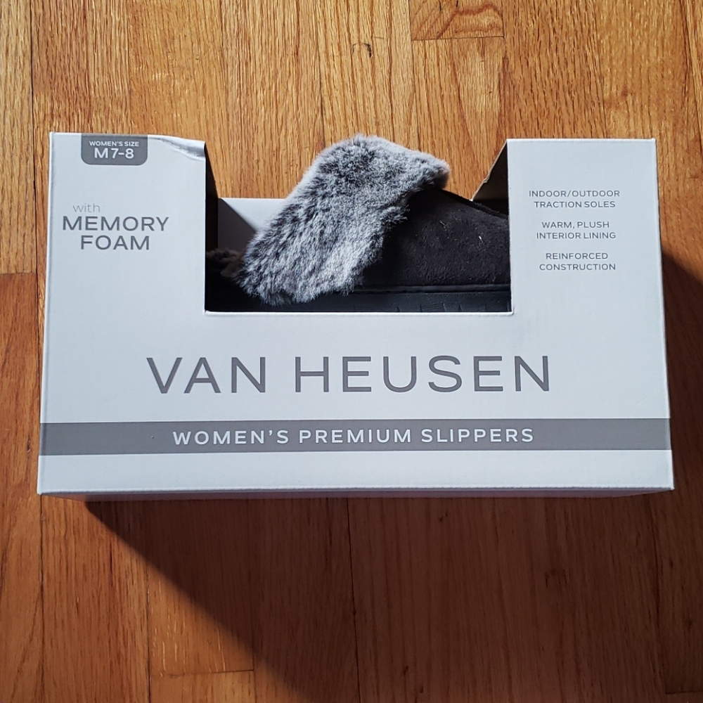 BNWT Fuzzy house slippers